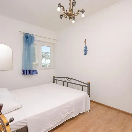 By The Sea Apartment *