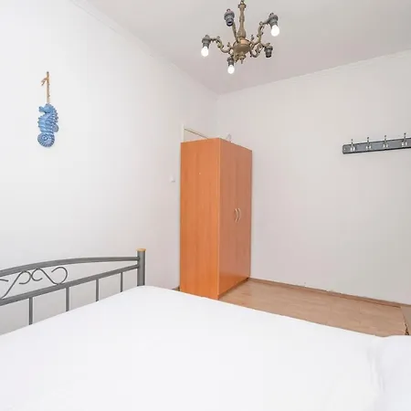 By The Sea Apartment Tribunj (Sibenik-Knin)
