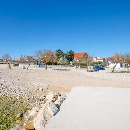 By The Sea Apartment *