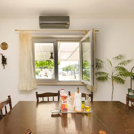 Apartment By The Sea *